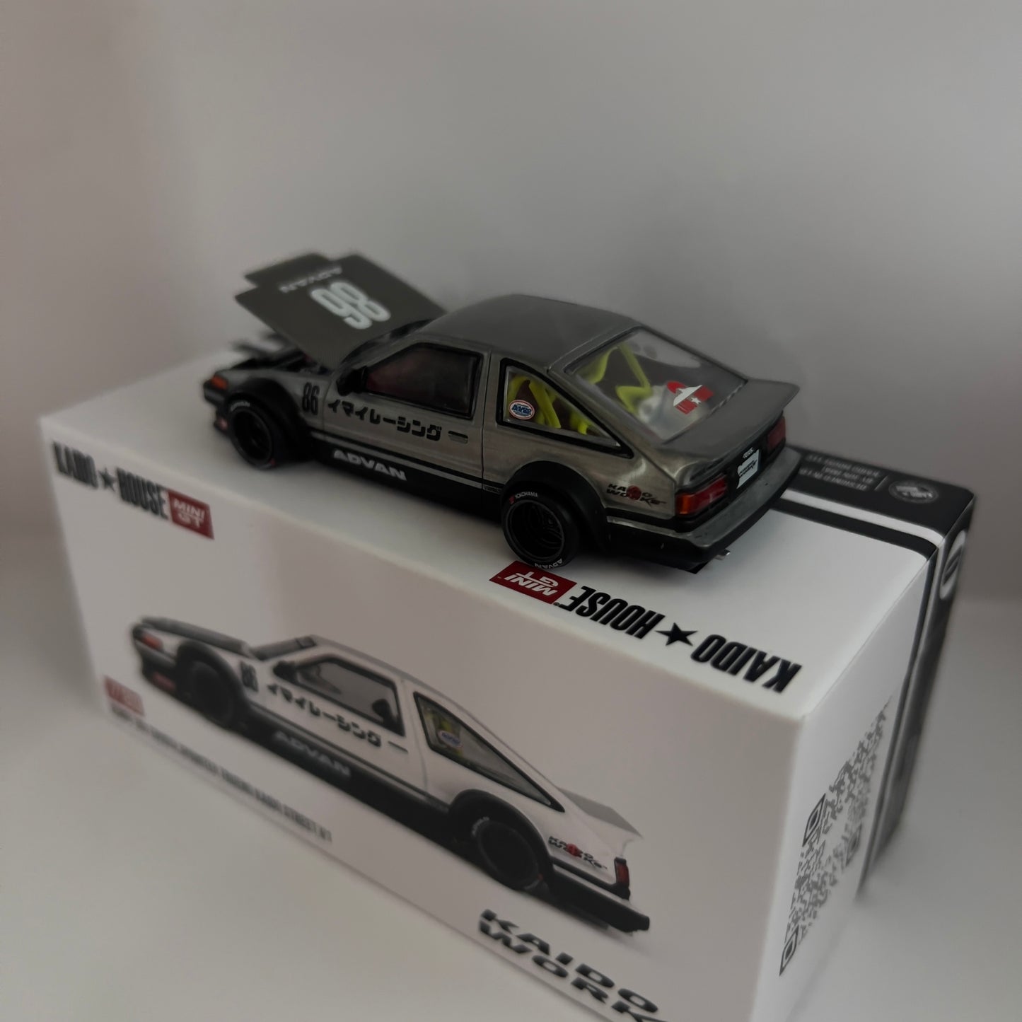 Mini GT x Kaido House Toyota Sprinter Trueno AE86 Street Chase #180
