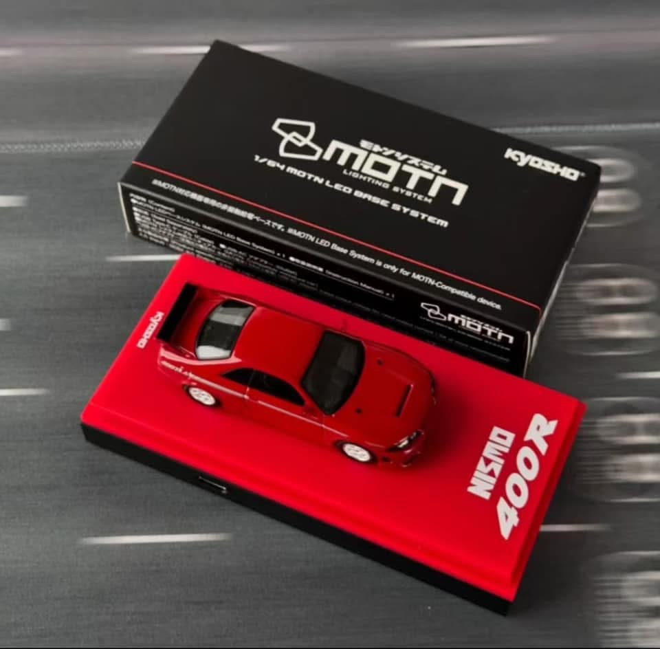 Kyosho Nissan Skyline R33 GTR 400R With Light Up Base