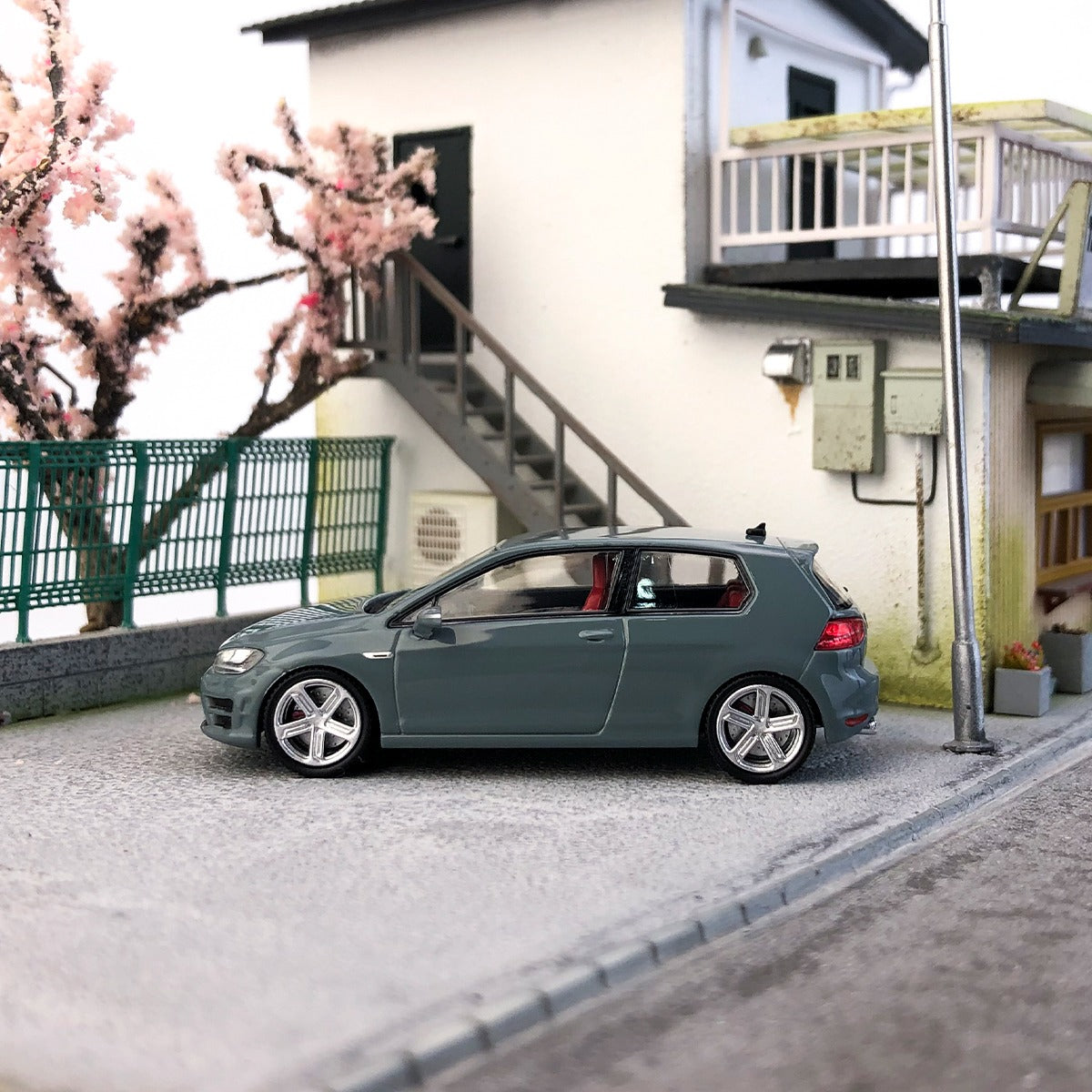 Zoom Model Volkswagen Golf R Grey