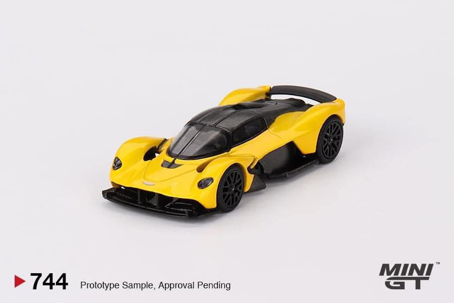 Mini GT Aston Martin Valkyrie Sunburst Yellow #744