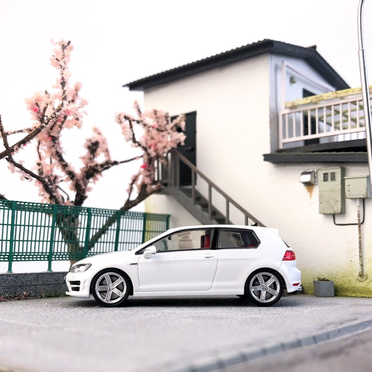 Zoom Model Volkswagen Golf R White