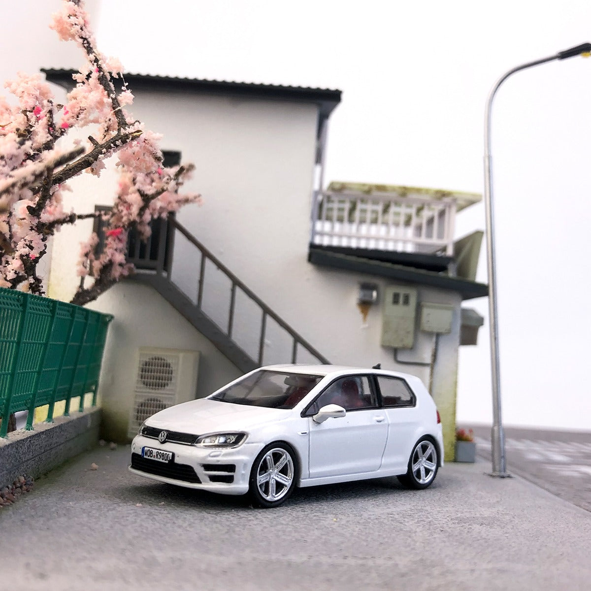 Zoom Model Volkswagen Golf R White