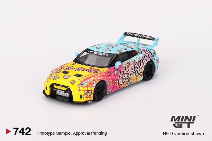 Mini GT Nissan R35 GTR LB Silhouette LBWK Kuma #742