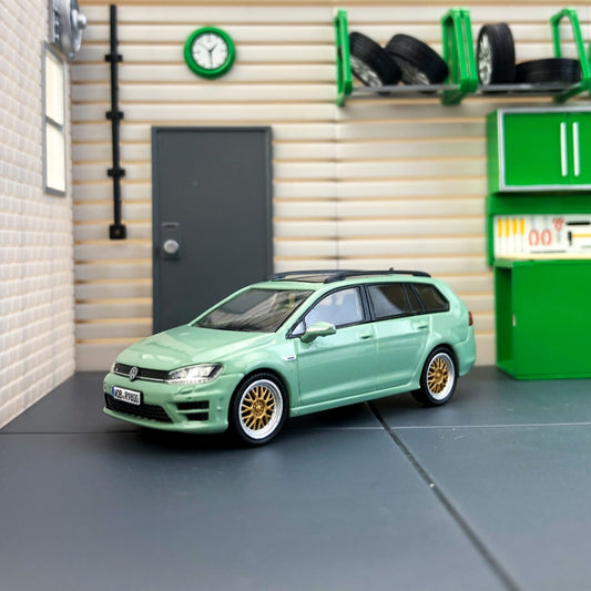 Zoom Model Volkswagen Golf R Estate Green