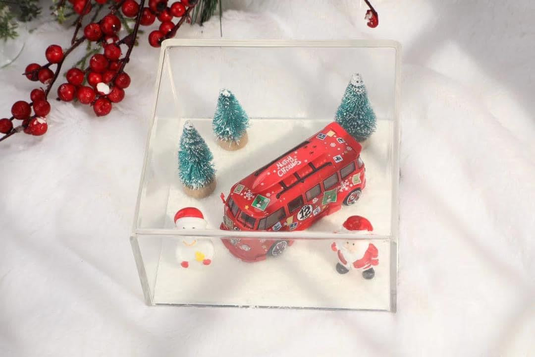 Liberty64 Volkswagen T1 Bus Christmas Diorama