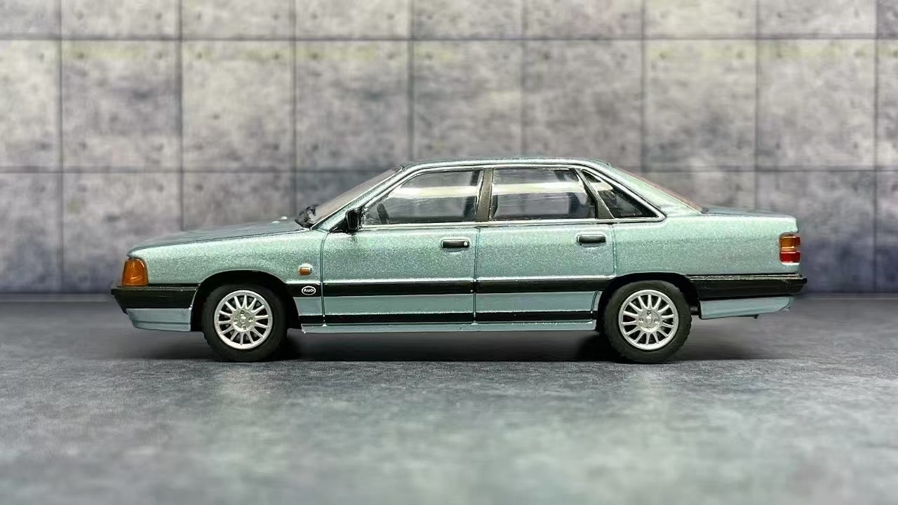 Rhino Model Audi 100 Ice Blue