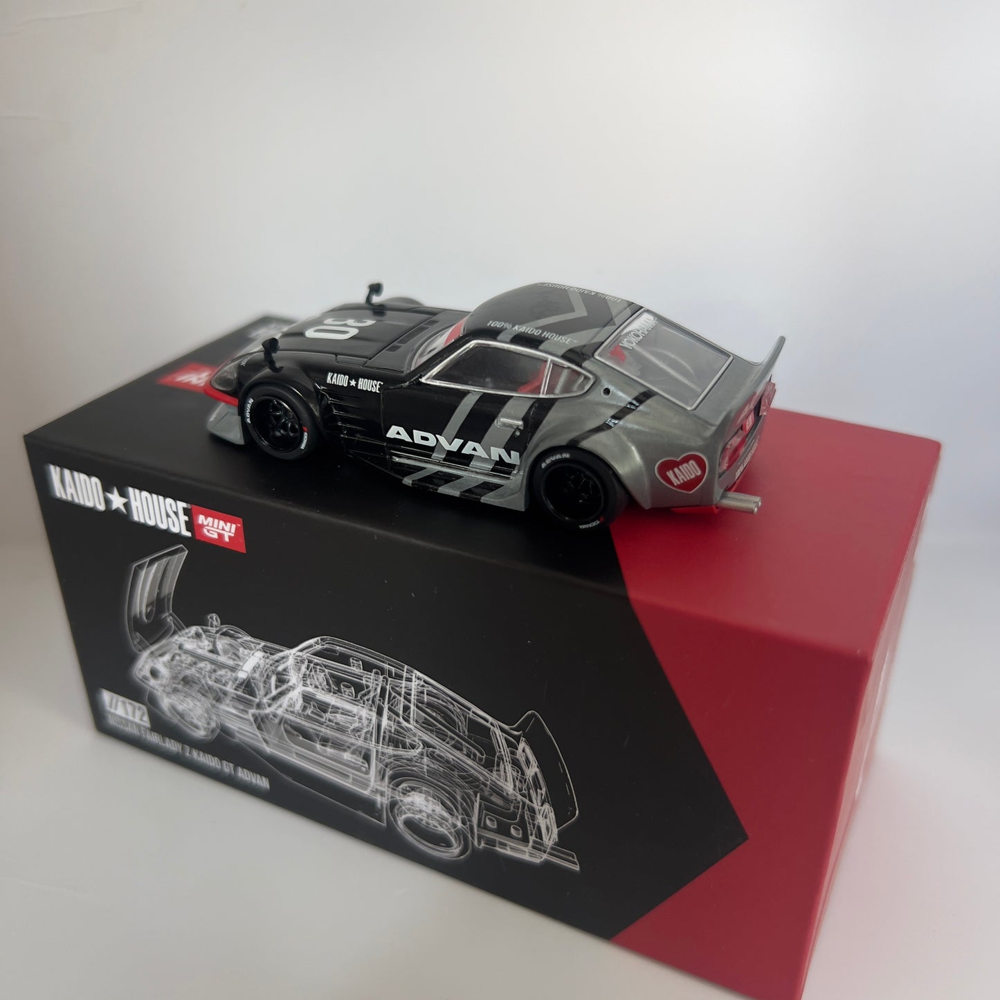 Mini GT x Kaido House Nissan Fairlady Z GT Advan Chase #172