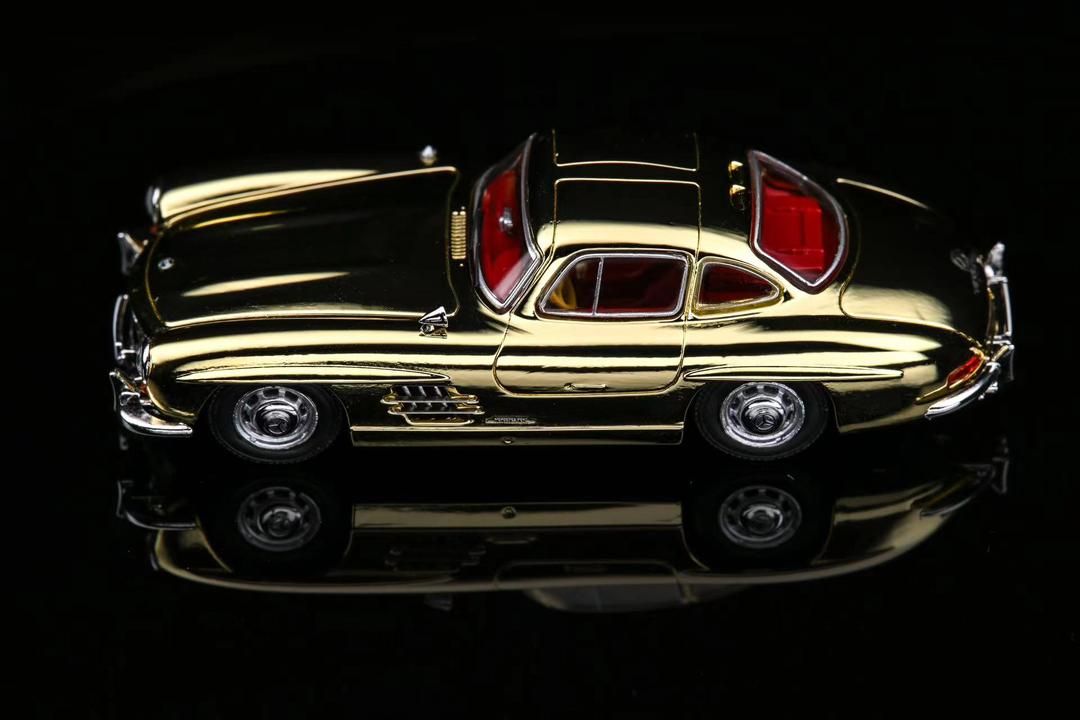 Seeker Model Mercedes Benz 300SL Gullwing Gold Chrome