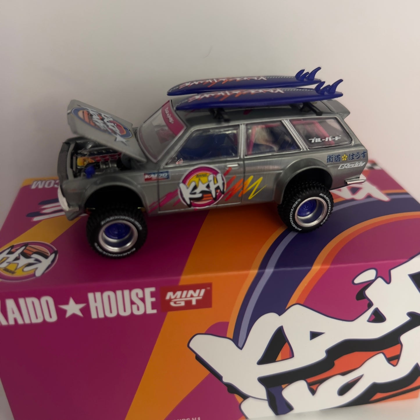 Mini GT x Kaido House Datsun 510 Wagon 4x4 Chase #210
