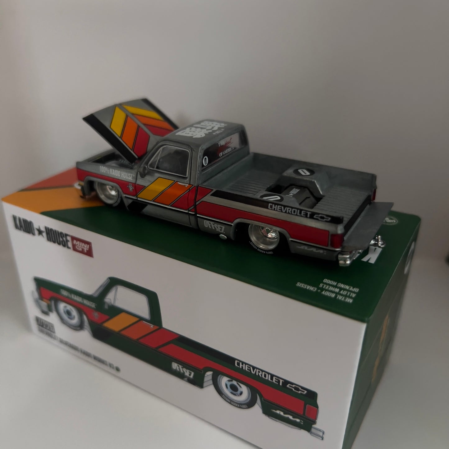 Mini GT x Kaido House Chevrolet Silverado Kaido Works V3 Chase #226