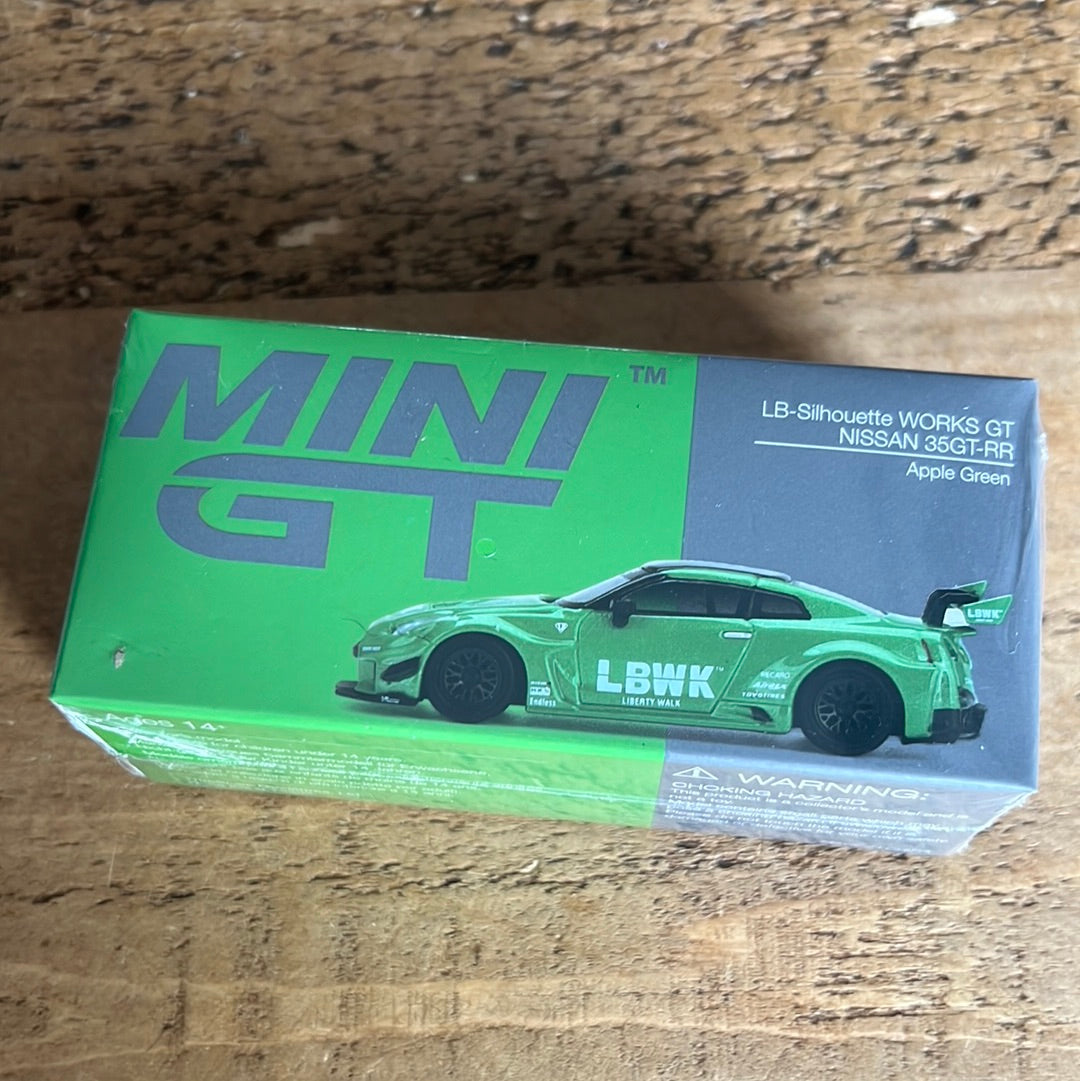 Mini GT Nissan R35 GTR #437