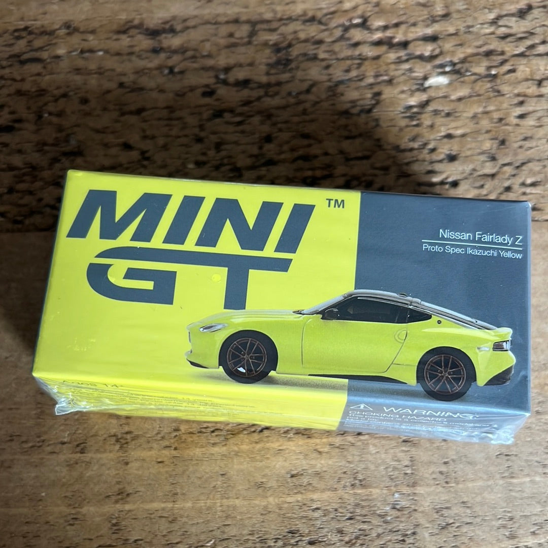 Mini GT Nissan Fairlady Z #414